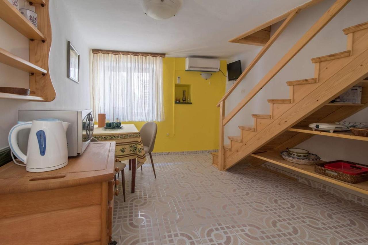 Rustica Appartement Vrbnik  Buitenkant foto