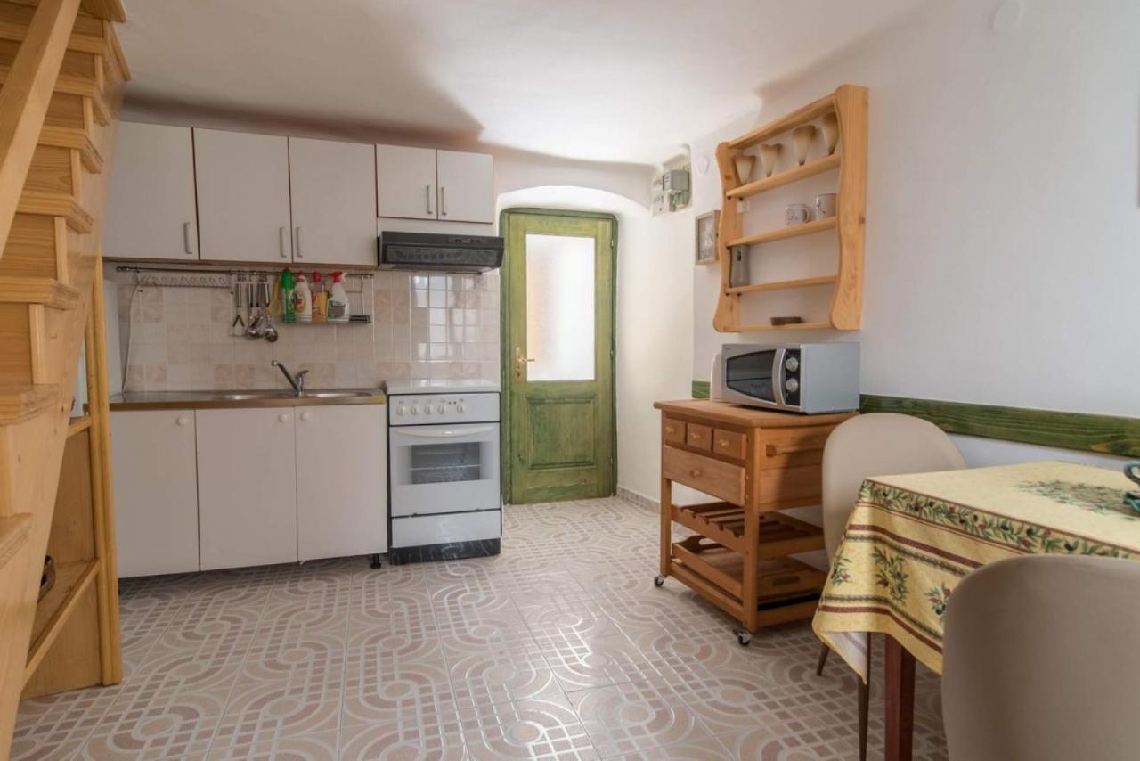 Rustica Appartement Vrbnik  Buitenkant foto