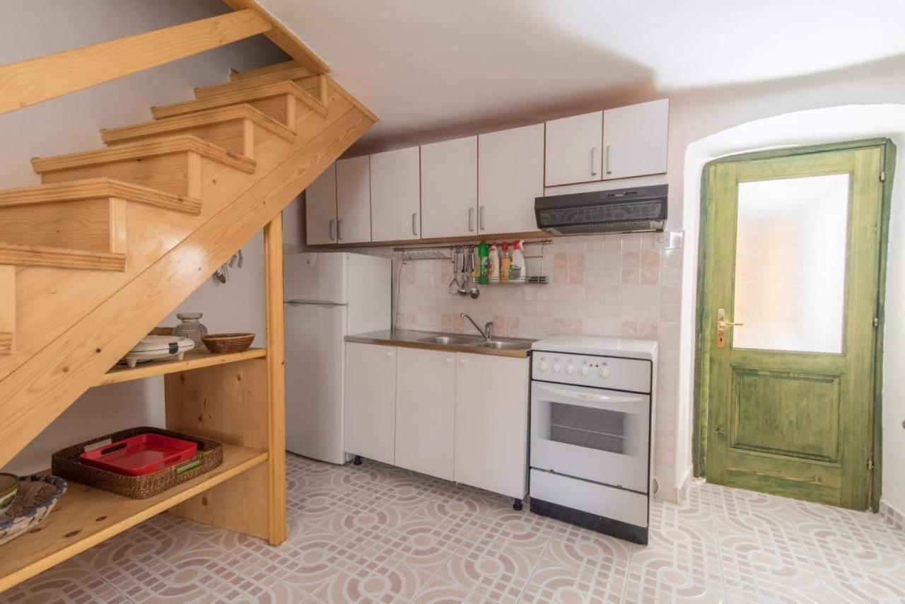 Rustica Appartement Vrbnik  Buitenkant foto