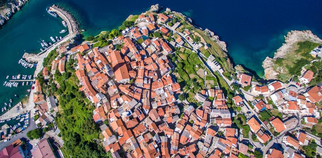 Rustica Appartement Vrbnik  Buitenkant foto
