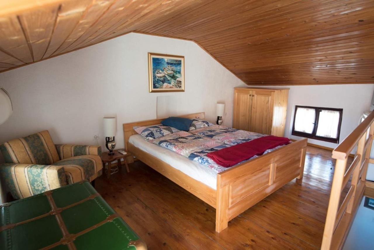 Rustica Appartement Vrbnik  Buitenkant foto