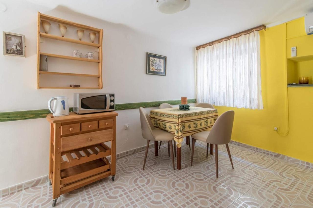 Rustica Appartement Vrbnik  Buitenkant foto