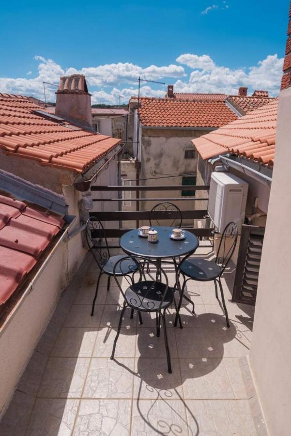 Rustica Appartement Vrbnik  Buitenkant foto