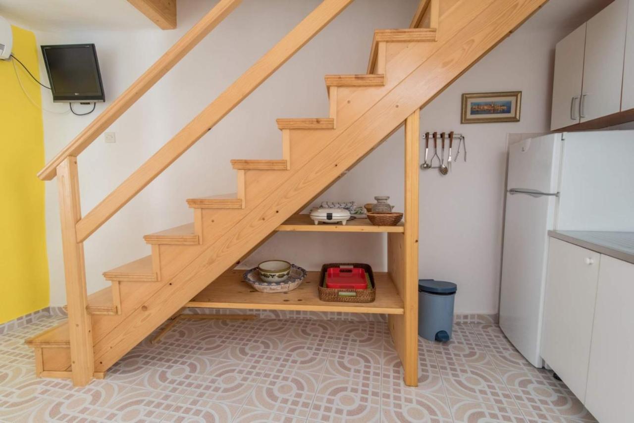 Rustica Appartement Vrbnik  Buitenkant foto